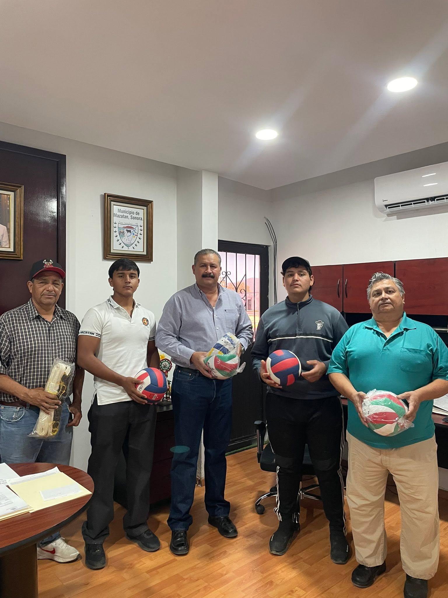 ENTREGA DE MATERIAL PARA DEPORTE
